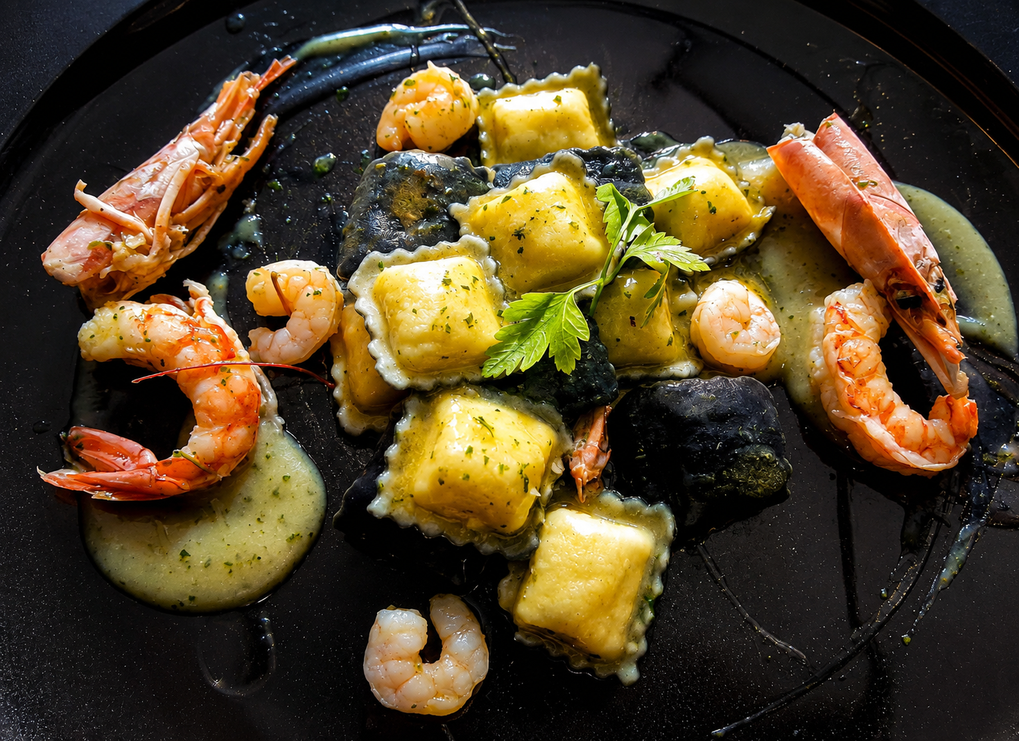 Ravioli con gamberi e crema di mare, specialità del Bistrot Mercedes